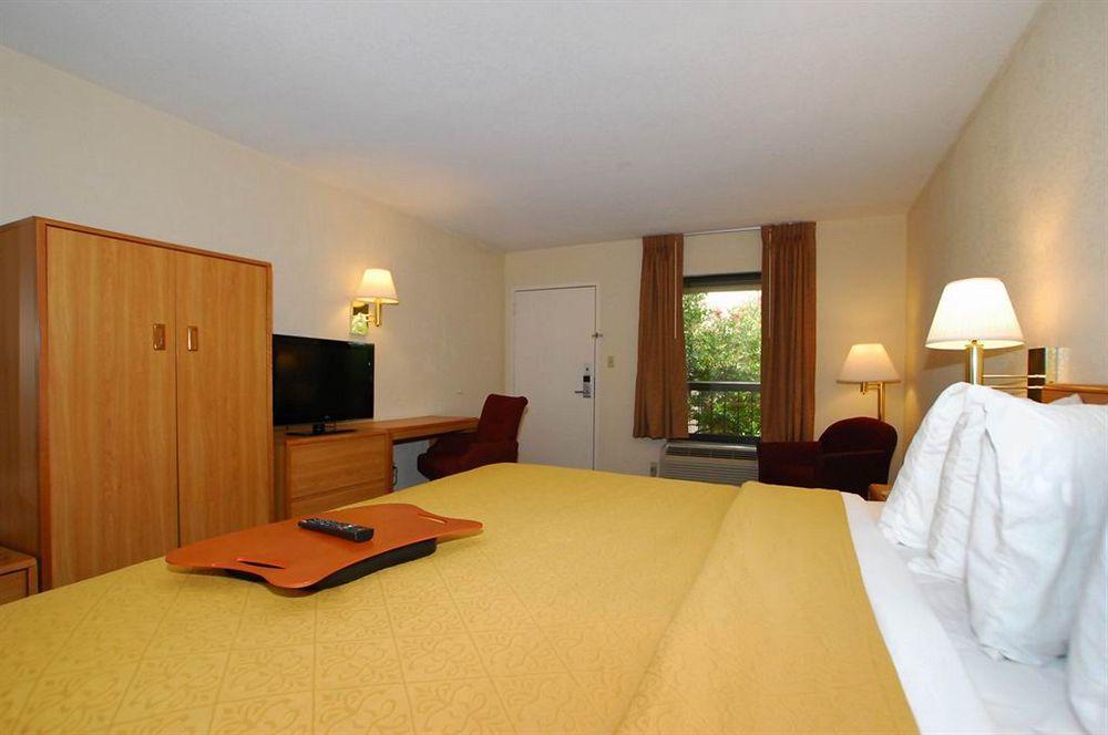 Quality Inn Fredericksburg-Central Park Area Exterior foto