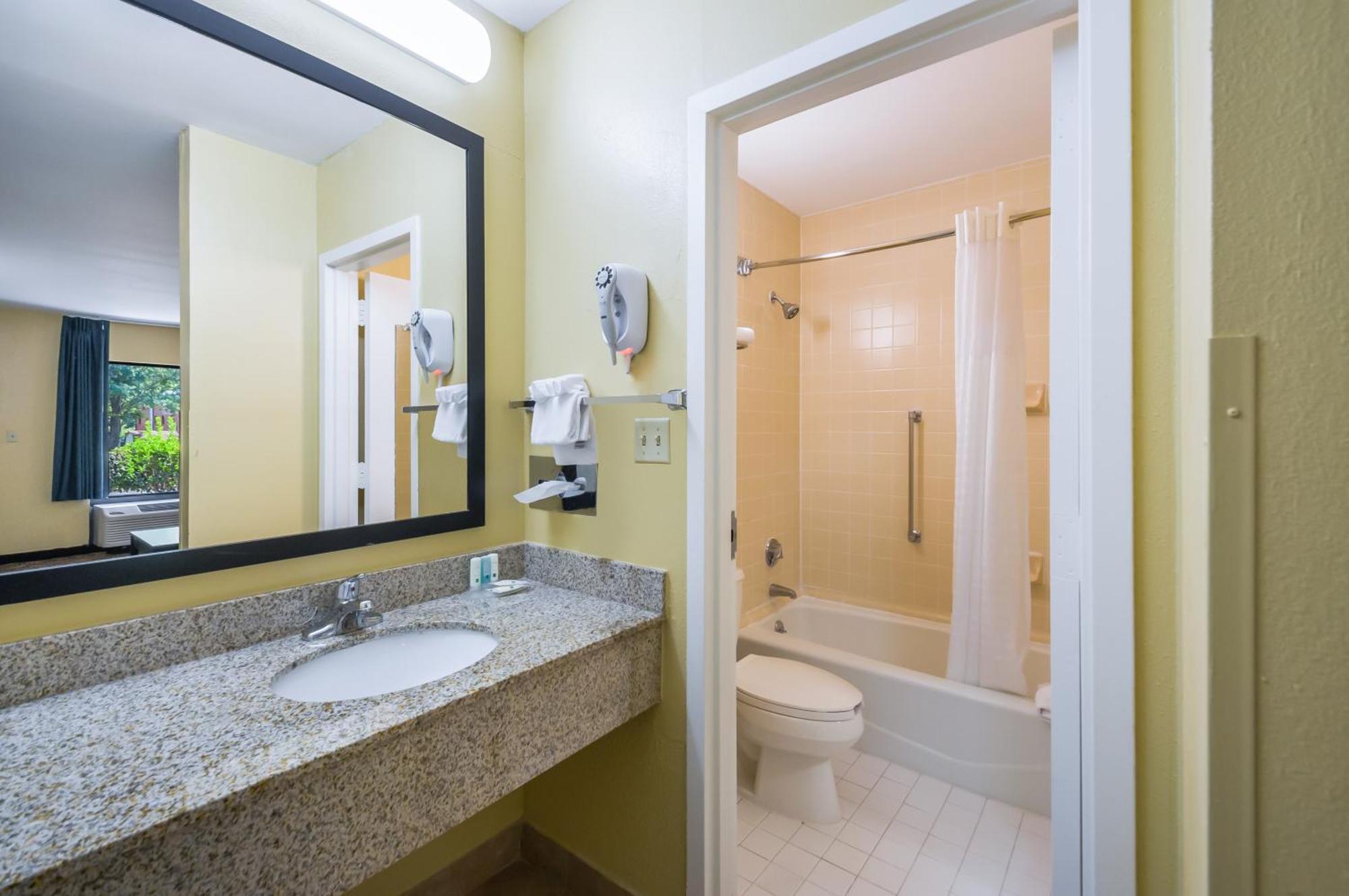 Quality Inn Fredericksburg-Central Park Area Exterior foto