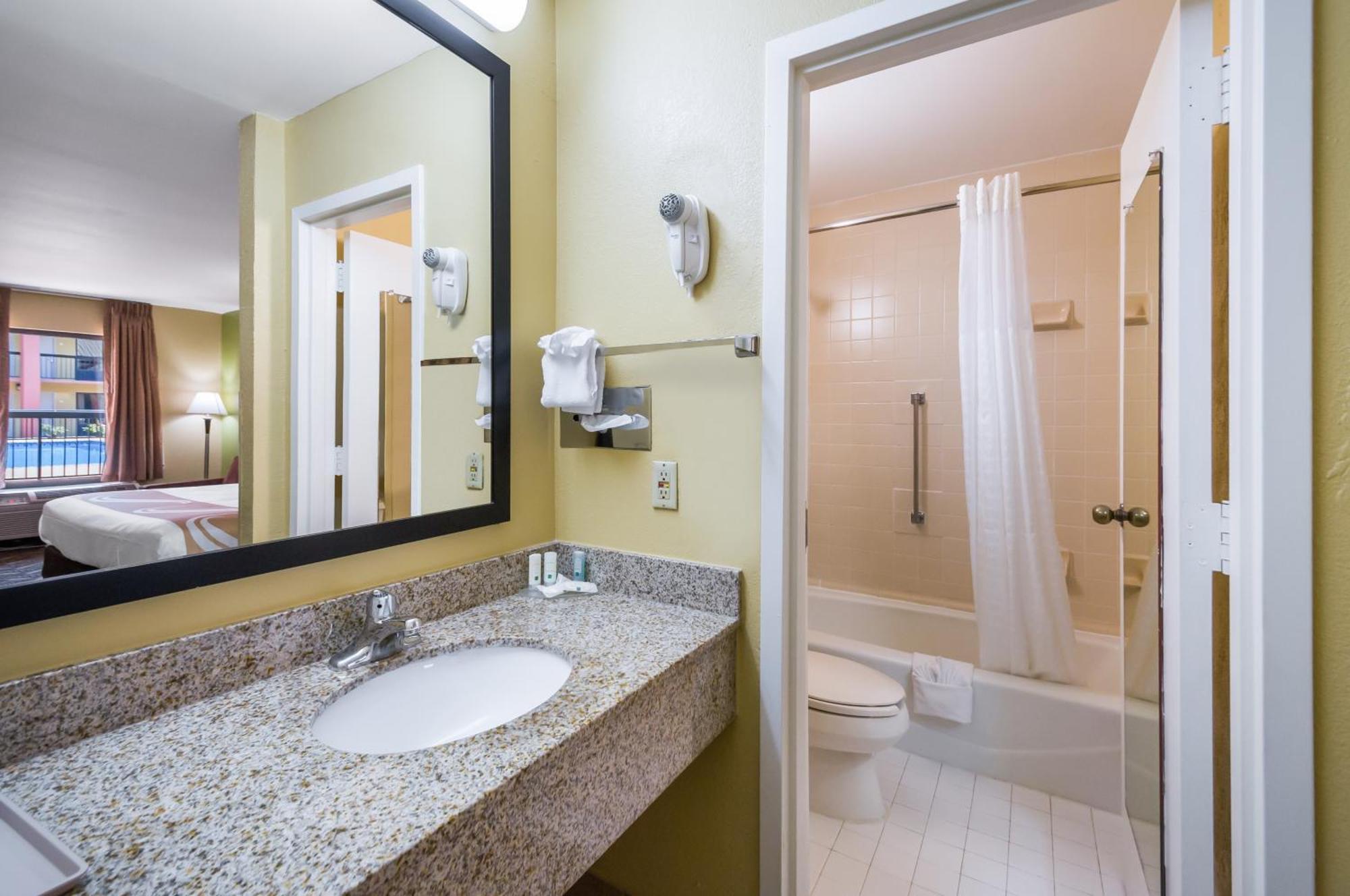 Quality Inn Fredericksburg-Central Park Area Exterior foto